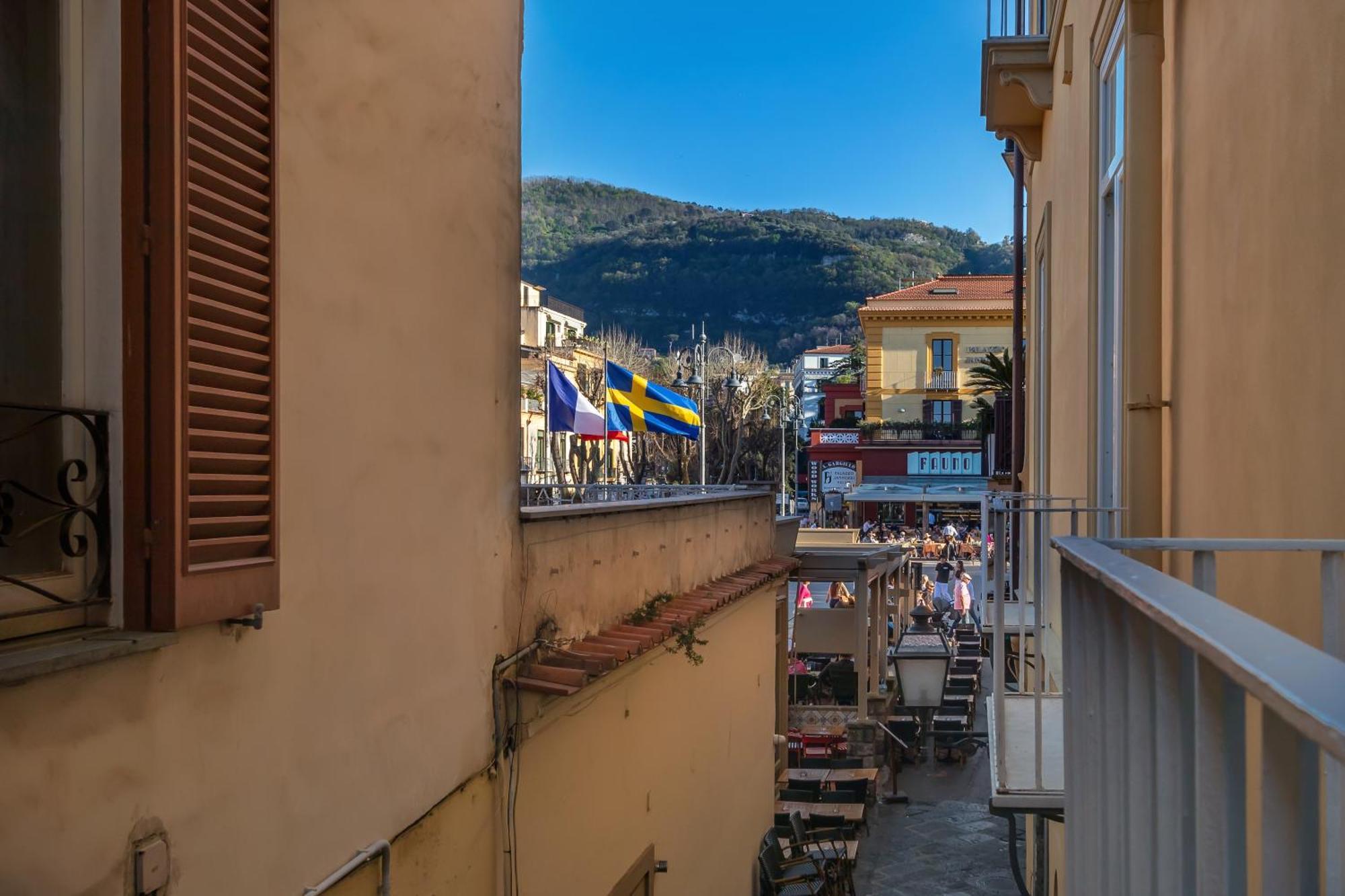 Lovelia: Sorrento Square Lovely Suite Exterior photo