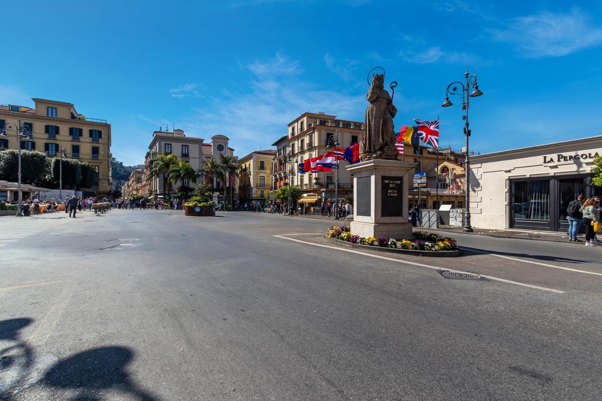Lovelia: Sorrento Square Lovely Suite Exterior photo